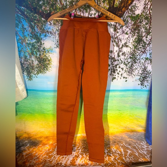 Camila Coelho workout sets - Picture 9 of 13